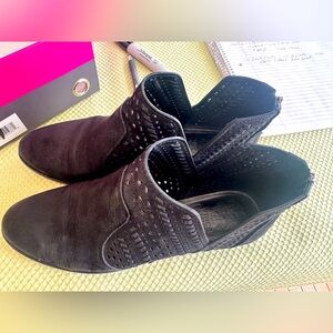 Vince Camuto, black tumble buff, goat, VC Prasata ankle boot ladies 10 M VGC